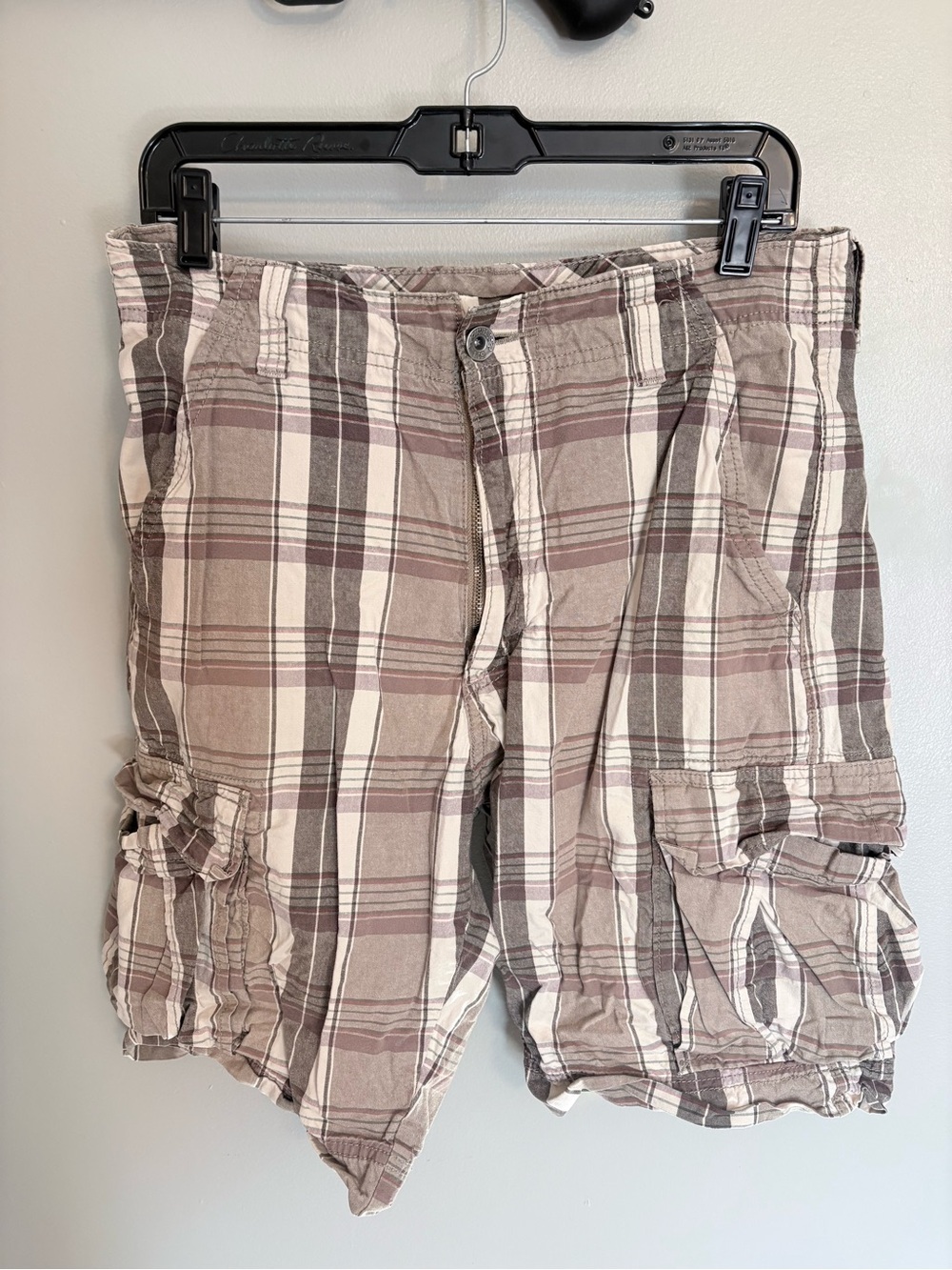 Levi’s Plaid Cargo Shorts
Tan and Cream Men’s